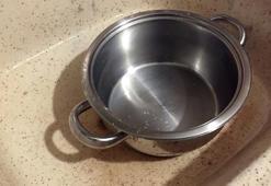 Kararan tencereleri parlatan yöntem! Sirke ve karbonattan çok daha etkili