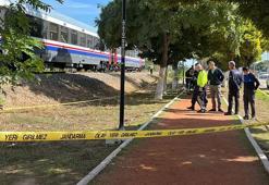 Torununu raylardan çekip hayatını kurtardı, kendisi trenin altında kaldı