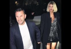 Eski eşler el ele çıktı