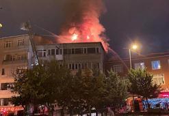 Beyoğlu’nda bir iş yerinin çatısı alev alev yandı