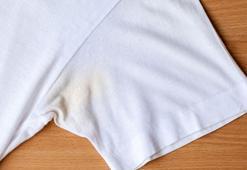 Deodarant ve terden sararan beyazlara kesin çözüm! Çamaşır suyuna gerek yok