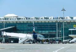 İzmir’de servis aracı devrildi! Havalimanı personelleri yaralandı