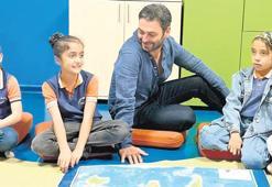 Çocuklarla bir araya geldi