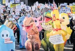 Trump karşıtları sokaklara indi