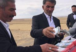 Kars’ta ilginç olay! Muhtar düğün konvoyunu durdurup 60 bin TL bağış aldı