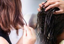 Saçtaki boyayı 5 dakikada akıtacak! Kuaföre hiç gerek yok, streçle saran kurtuluyor