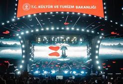 Mardin Kültür Yolu Festivali, konser ve etkinliklerle sürüyor! Bengü sahneye çıktı