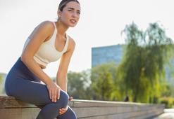 Diz eklemlerinde yıpranma sessizce başlıyor! Önlem alınmazsa ağrı kalıcı hale geliyor