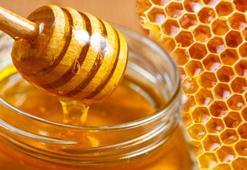 Petek balı tülbentle süzme sırrı! Tek damlası bile ziyan olmuyor