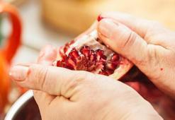 Narı tane tane döken püf nokta! Tek hamlede ayıklanıyor