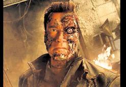 ‘Gelecekte insanlar Terminatör gibi olacak’