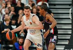 Anadolu Efes EuroLeague'de Paris'i devirdi! 3. galibiyetine ulaştı