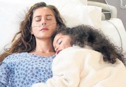 ‘Annem uyandı!’