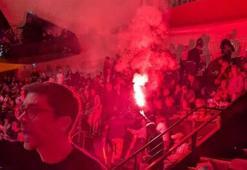 İsrail Filarmoni Orkestrası'na Paris'te meşaleli protesto! Gözaltılar var