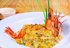 Altın renginde, yaprak yaprak Lazanya: Bu kez deniz mahsullü