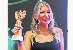 ‘En İyi Kadın Gazeteci’ ödülünü aldı