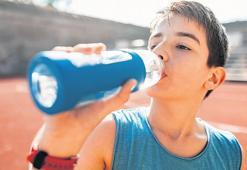 Bir kutuda ölüm riski! Enerji içeceklerin çocukların kalbini durdurabiliyor