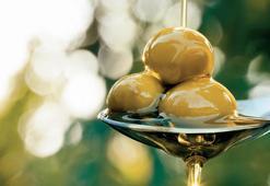 Köklerini zeytinle yaşatıyor