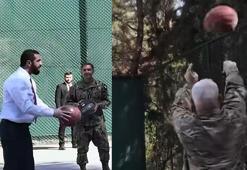 Suriye Cumhurbaşkanı Şara, ABD'li komutanlarla basketbol oynadı: 'Sıkı çalış, daha sıkı oyna'