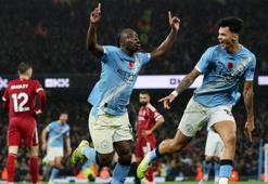 Premier Lig'de Manchester City, Liverpool'u 3 golle geçti