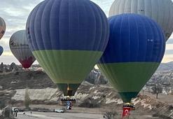 Kapadokya’da 10 Kasım: Balonlar Atatürk posterleriyle gökyüzüne yükseldi
