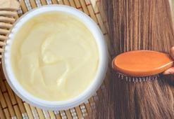 Parlak ve güçlü saçlar için Kore formülü! 2 kaşığı yetiyor: Sürüp streçleyin