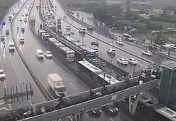 Avcılar'da metrobüs arızalandı! Duraklarda yoğunluk oluştu