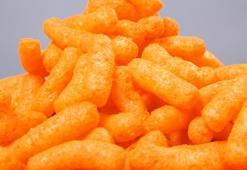 Artan pilavı çöpe dökmeyin! Ev yapımı enfes çıtır cips tarifi