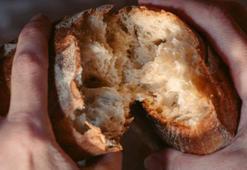 Bayat ekmeği dakikalar içinde çıtır çıtır yapan teknik! Tavada böyle ısıtın