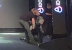 Rusya’nın yapay zekalı insansı robotu tanıtımda yere kapaklandı! O anlar kameraya yansıdı