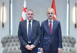 Bakan Uraloğlu, Gürcistan Altyapı Bakanı Sokhadze ile görüştü