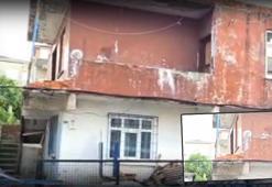 Kocaeli'de balkon duvarının bir bölümü yıkılan 2 katlı bina boşaltıldı