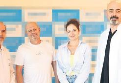 Bacağını kaybetmek üzereydi Türkiye’de yürümeye başladı