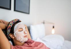 Yüz maskenizi kendiniz yapın! Cildi aydınlatan tüyo