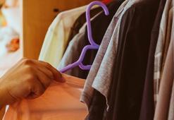 Dolap dağınıklığına 'ters askı' çözümü! En basit hileyle 1 haftada en hızlı sonuç