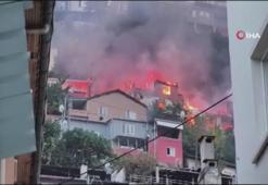 Bursa'da 2 katlı bina alevlere teslim oldu