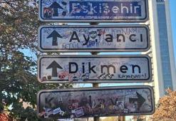 Ünlü Kızılay tabelası önünde bıçaklı kavga: 2 yaralı! Aldırış etmeden fotoğraf çektirmeye devam etti