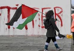 Almanya'da Filistin destekçilerinden boyalı protesto! Başbakanlık binasına 'failler' yazdılar