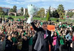 43 yıllık öğretmen gözyaşlarına boğuldu! ‘Öğrencilerimizin yüreğine dokunduğunuz için teşekkürler’