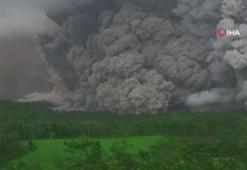 Endonezya&#x27;da Semeru Yanardağı patladı