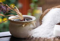 Solmuş çiçeklere 'şeker' mucizesi! 1 çay kaşığıyla anında canlanıyor