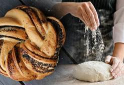 Haşhaşlı çörekler artık hiç dökülmüyor! Yumurta sarısıyla lezzeti görün