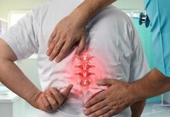Bel ve sırt ağrısı basit sorun değil: Gençleri tehdit eden hastalık ‘omurga romatizması’