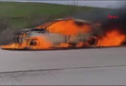 Otomobil, seyir sırasında alev aldı; sürücü son anda kurtuldu