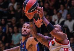 EuroLeague'de Anadolu Efes, Barcelona'yı son nefeste devirdi