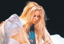 Tek başına perde açtı