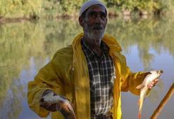 55 yıldır 'kelek' üzerinde balık avlıyor: Hangi bölgelerin tehlikeli olduğunu iyi bilirim