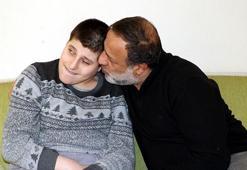 Engelli oğluna 8 yıldır hem anne hem baba: Okula gitmesini çok isterdim