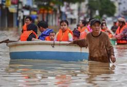 Vietnam'daki sel felaketinde can kaybı artıyor, evler sular altında! İşte bölgeden görüntüler