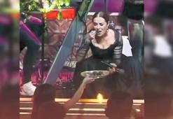 Şarkıya tatlı molası verdi